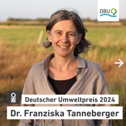 Porträt von Franziska Tanneberger, Preisträgerin des Deutschen Umweltpreises 2024 (Sharepic: DBU)