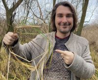 Clemens Kleinspehn analyses the life cycle of a paludiculture product (photo: N. Körner)