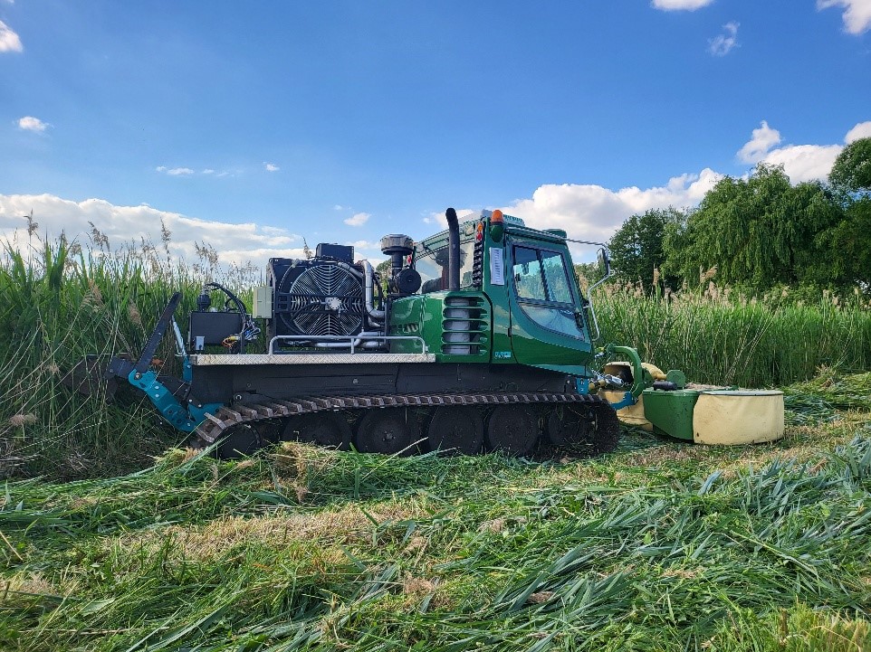 Harvesting machine with caterpillar technology specialized for paludiculture (Photo S. Petri)